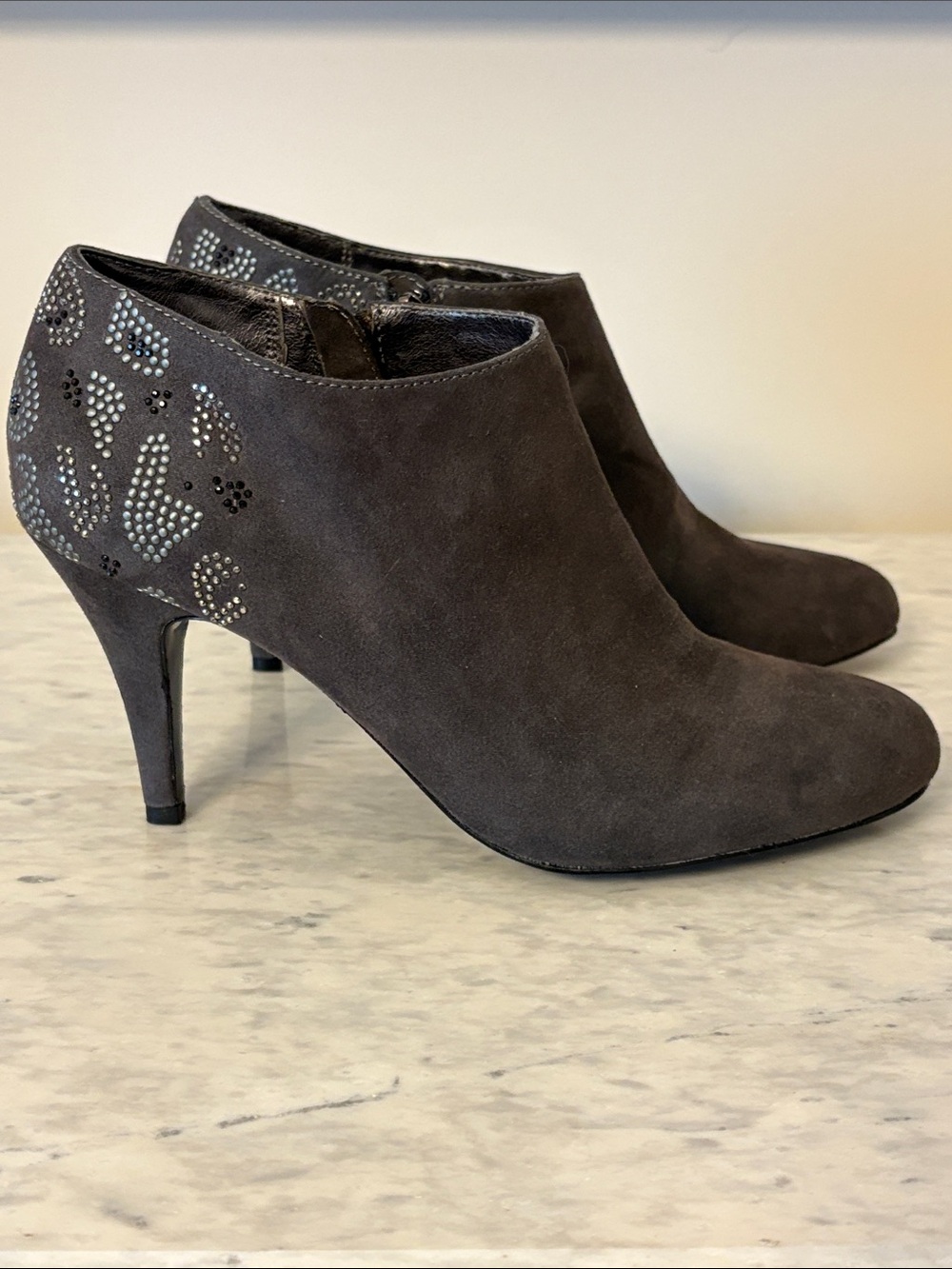 NWT Kathy Van Zeeland Women’s Suede Ankle Boots 3” heels 7.5